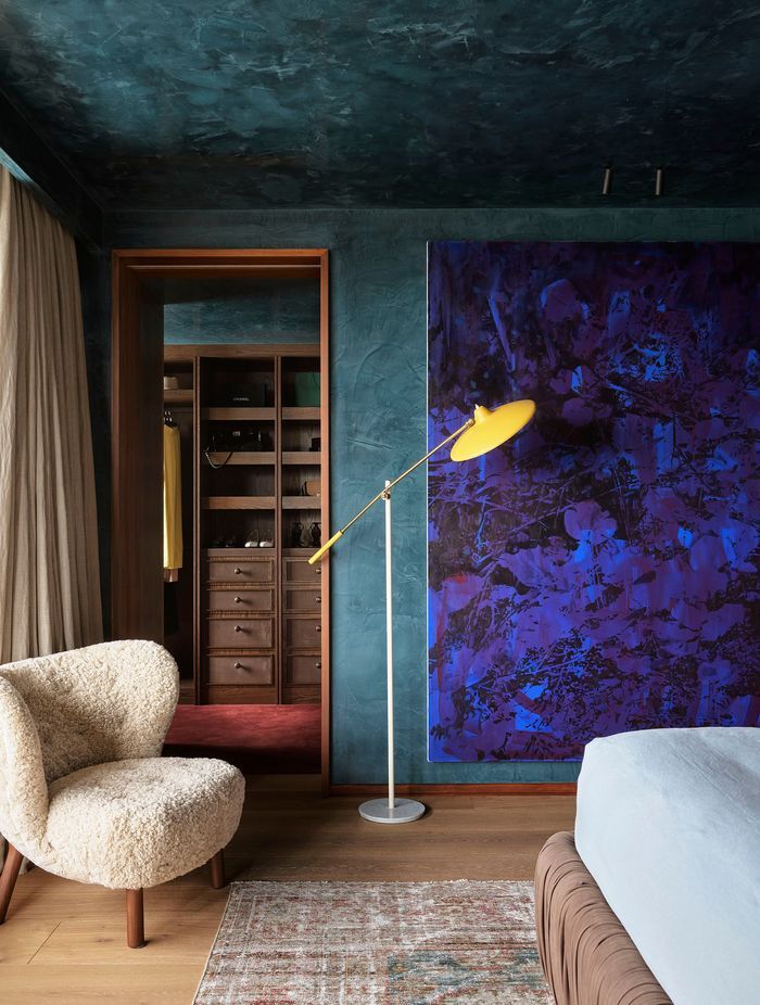 A coloured plaster finish is a great way to add depth as well as texture, as seen here in this bedroom rendered by Bishop Master Finishes.