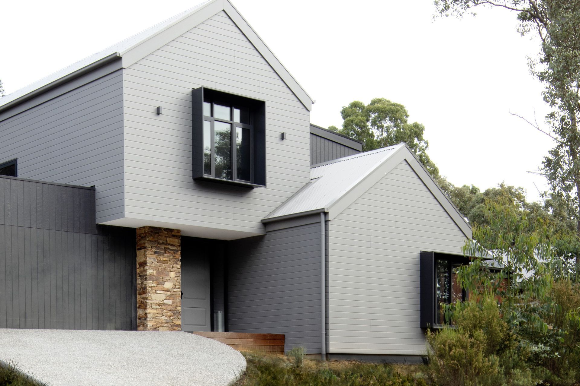 Heka Hoods is the world's first one-piece awning system, designed and manufactured in Australia.