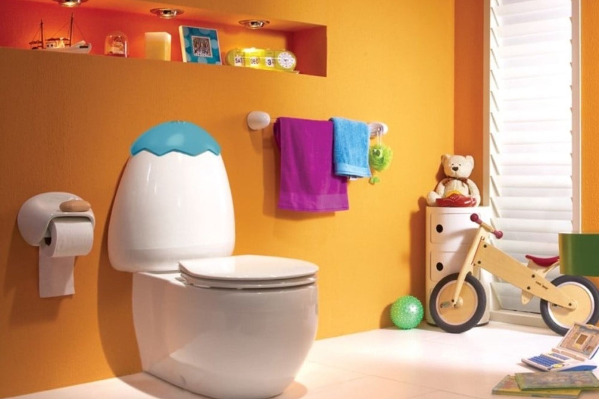 The Googai Junior Toilet is a fun and friendly choice for a kid's bathroom, designed specifically for children between 3-12 years of age.