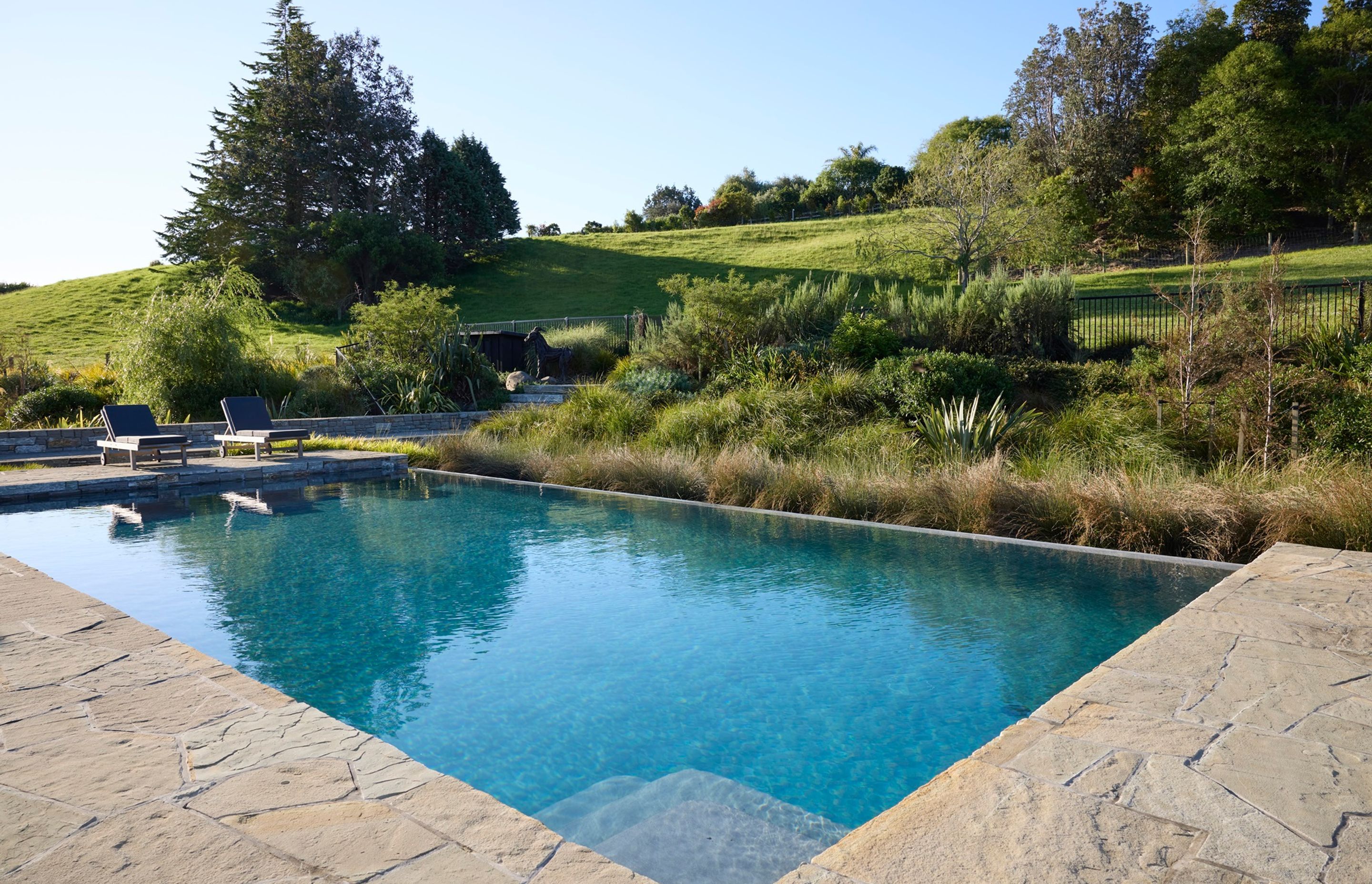 Building a pool: what you need to know for the summer