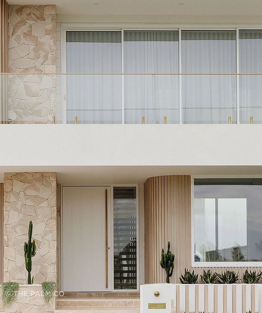 The Qualicoat-approved finish ensures low maintenance.