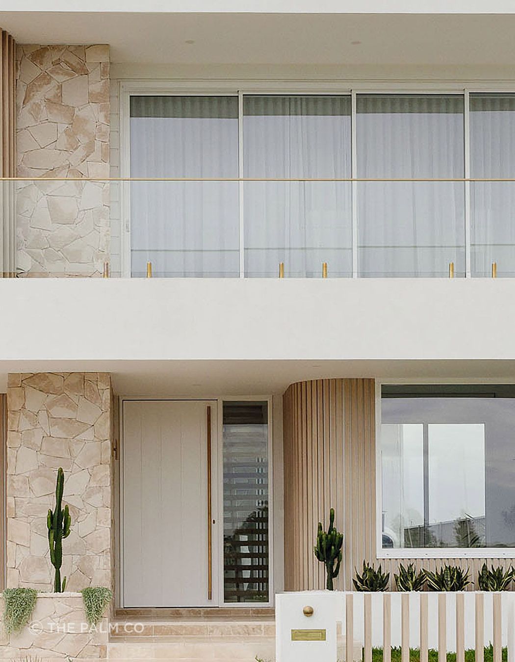 The Qualicoat-approved finish ensures low maintenance.