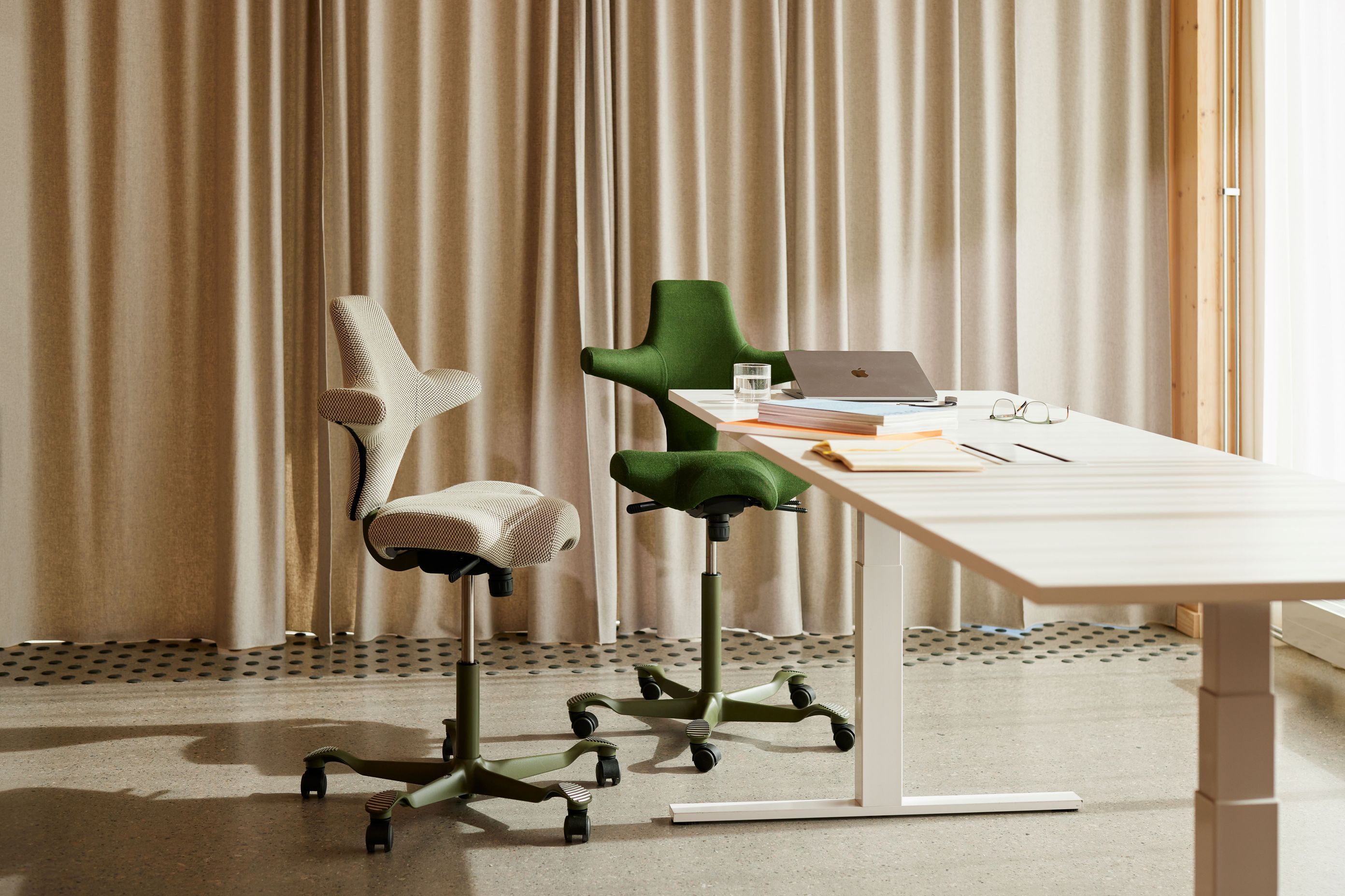 New colour metal, Moss Green. HÅG Capisco 8106.