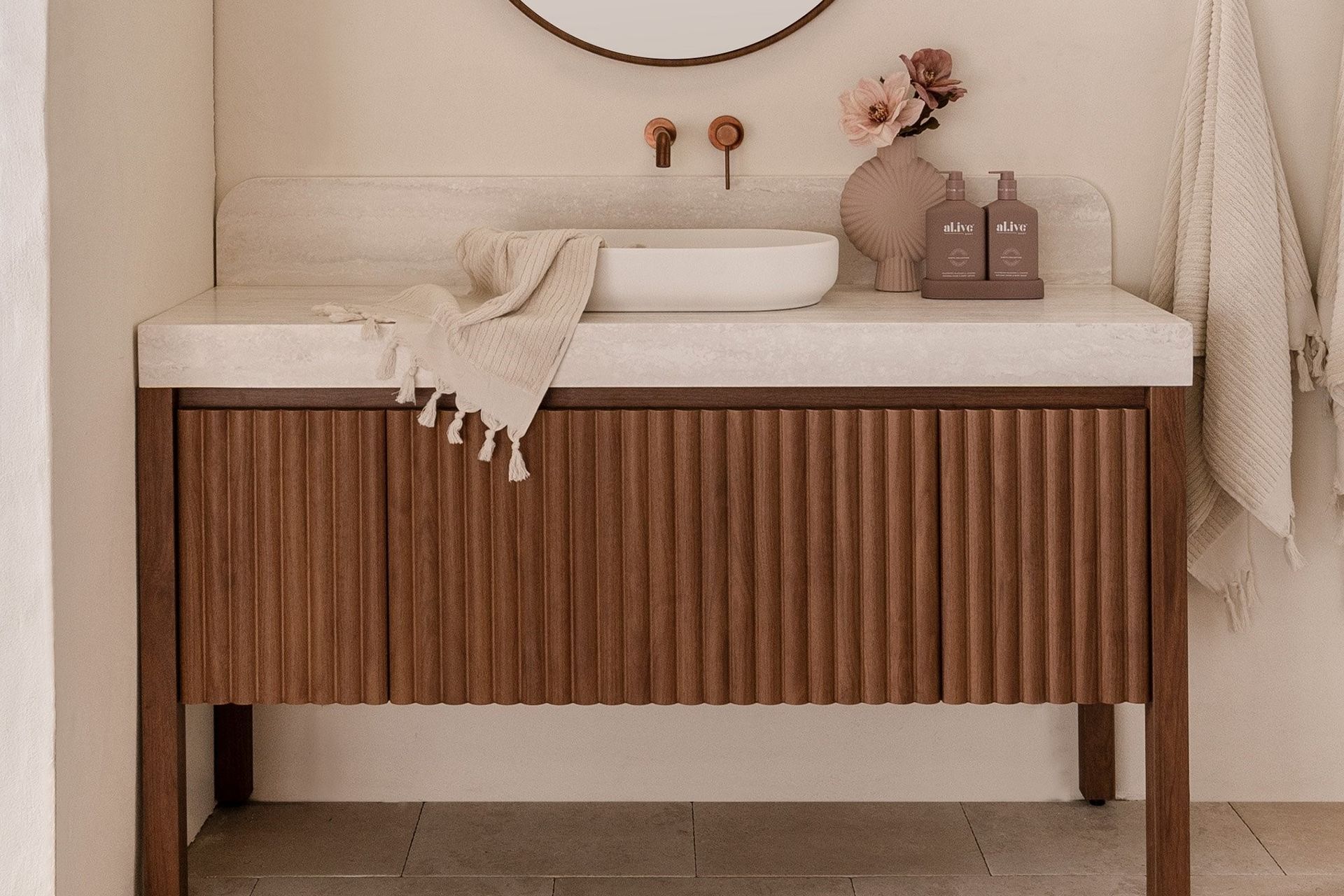 The Harper Vanity with Legs is the culmination of a stunning design collaboration between renowned interior designers Alisa and Lysandra.