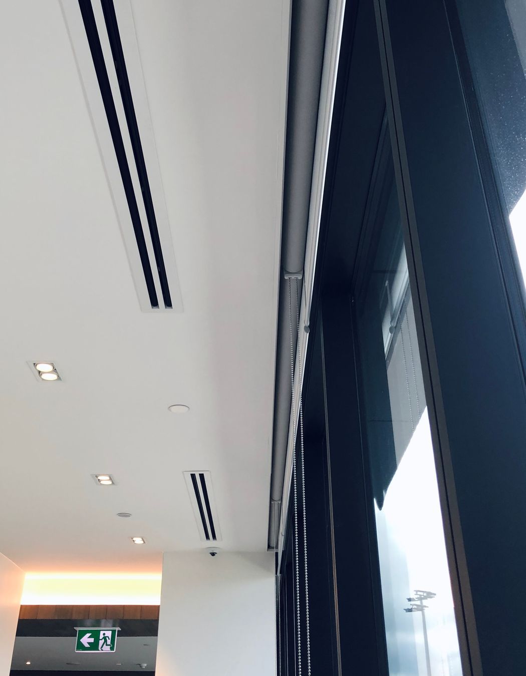 Recessed blind box for seamless waterfall visuals