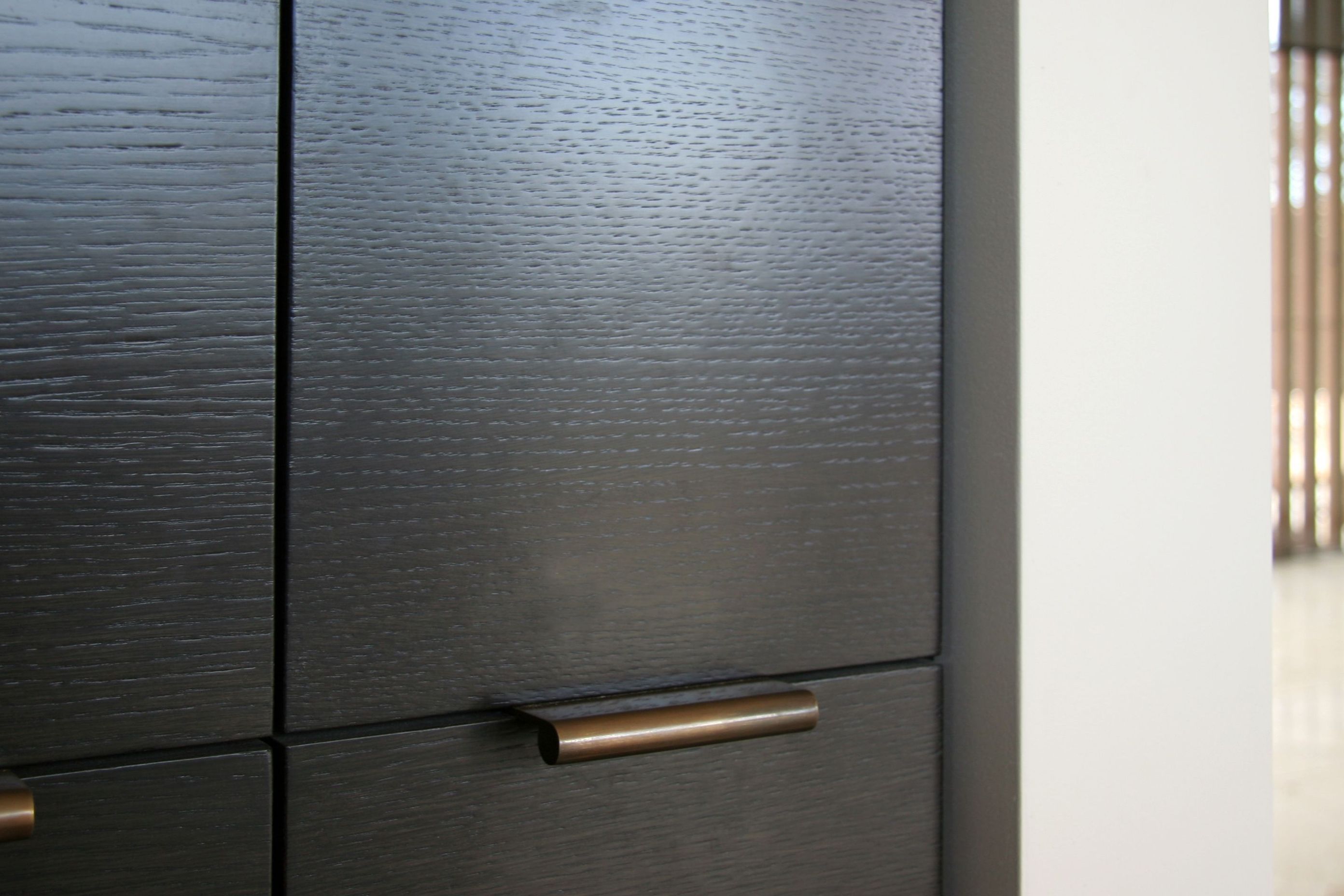 Available in raw unfinished aluminium, the pulls can be powder coated or custom finished by the client after cutting to length.