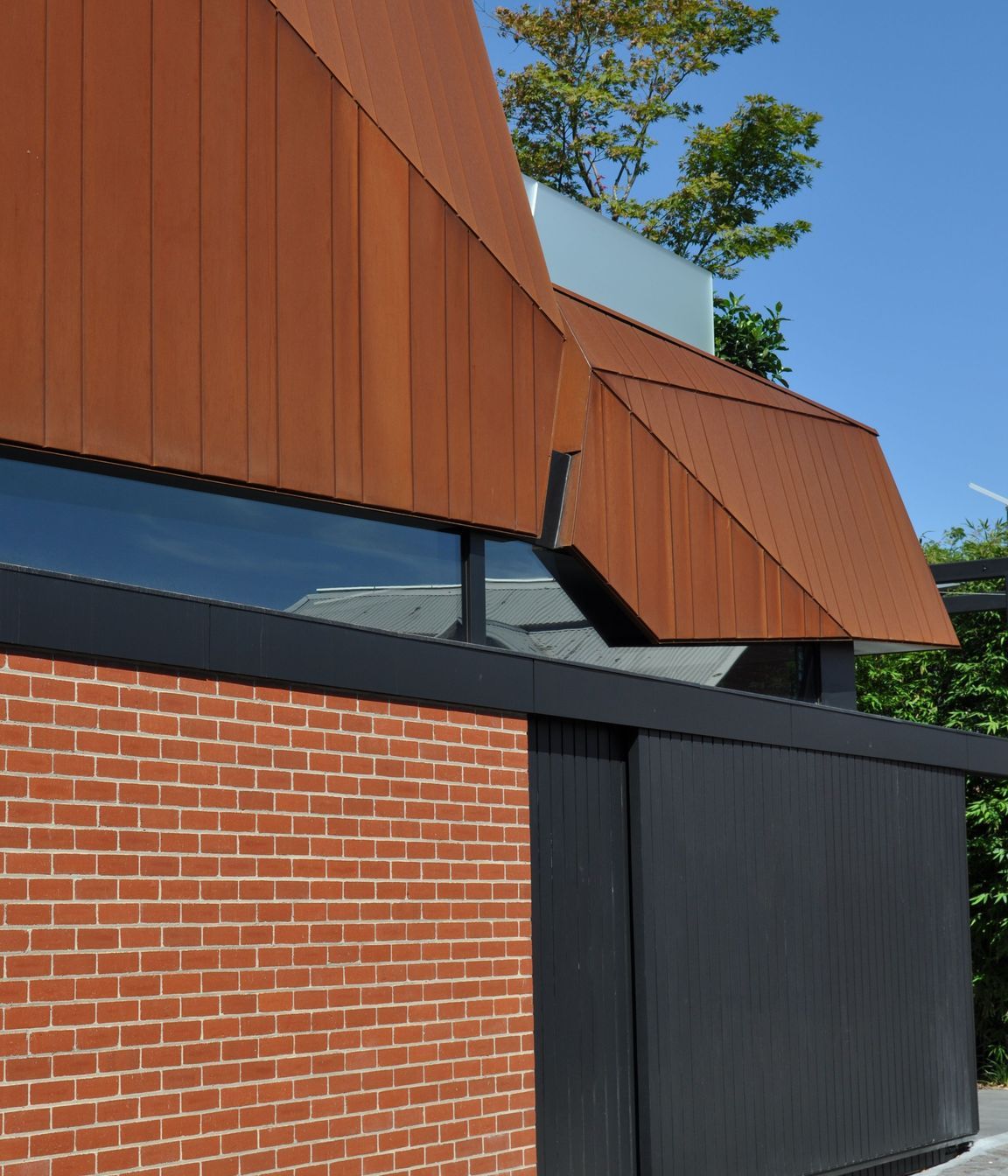 Archclad’s Express System is available in varying widths and can be staggered to create a random effect.