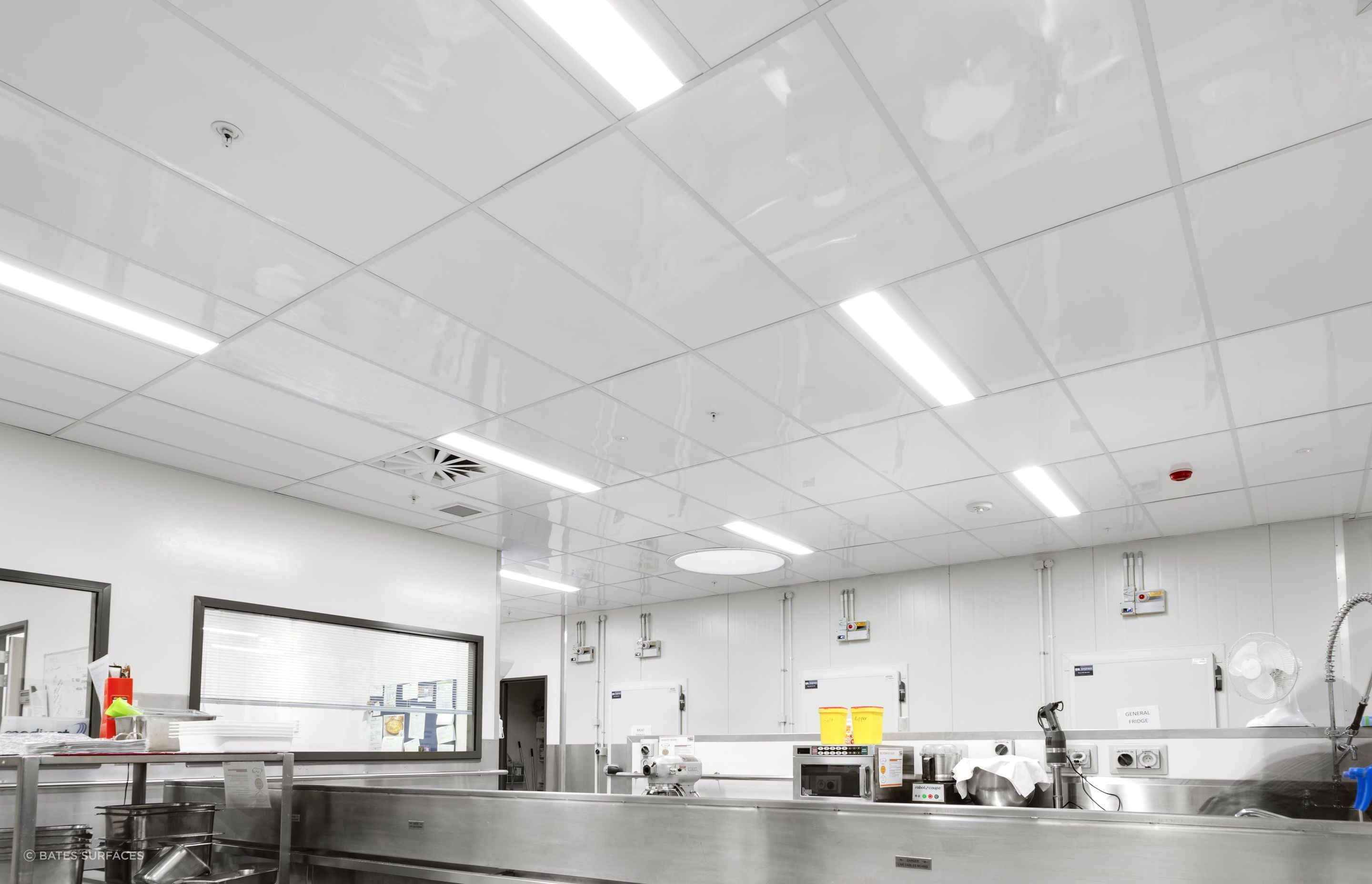 Fenta ceiling tiles in white gloss are the ideal solution in this medical setting.