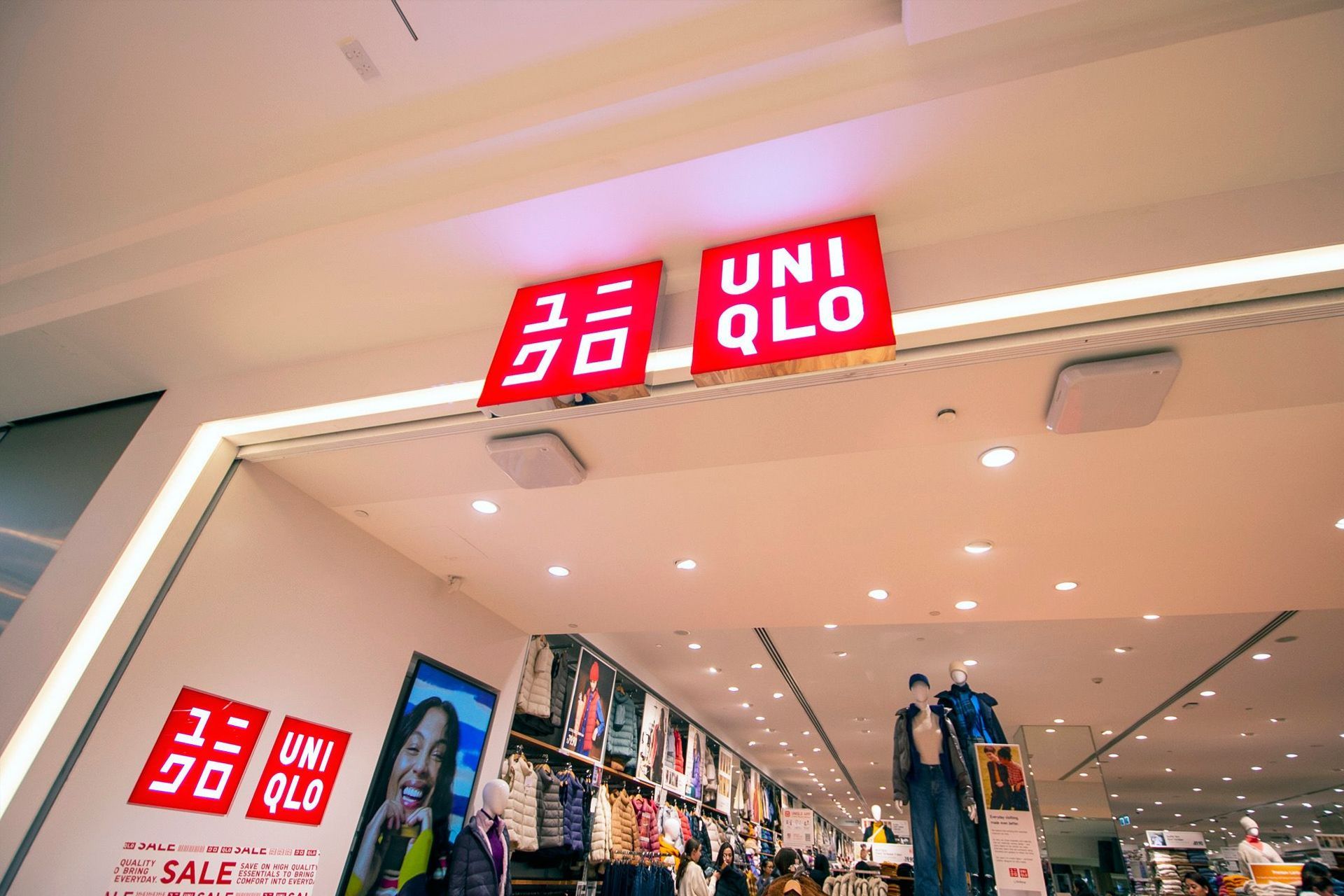 Linear Extrusion Lighting by BoscoLighting