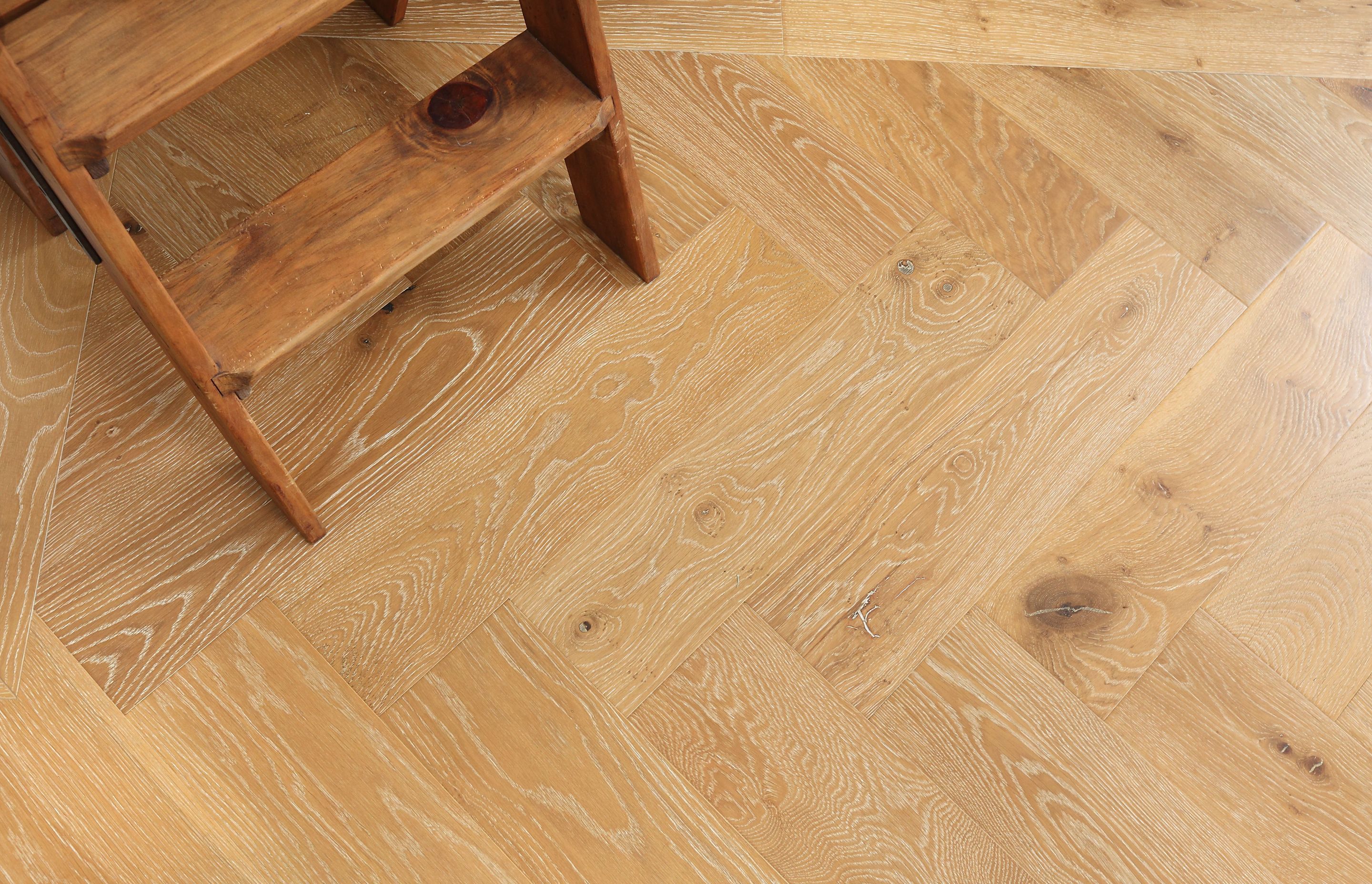 The Genuine Oak flooring range offers Parquetry finishes.