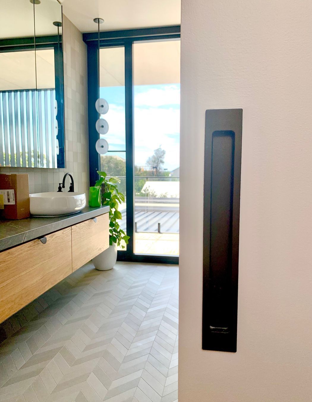 Quality handles that blend in seamlessly