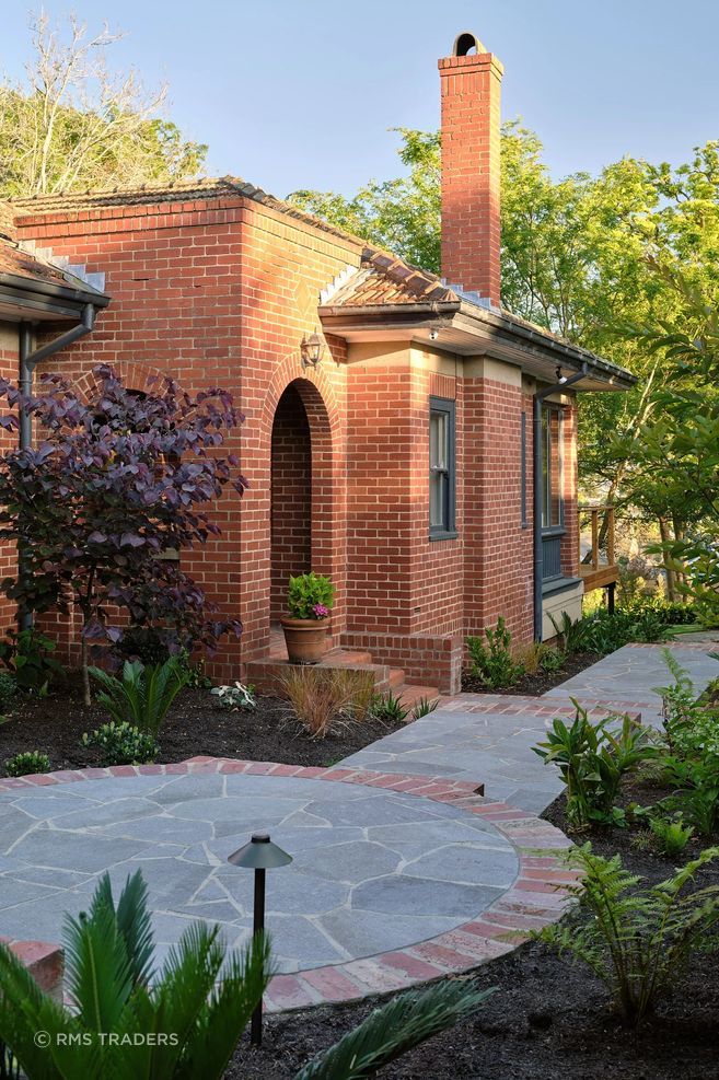 ITALIANPORPHYRYCRAZYPAVINGRMSTRADERSNATURALSTONESUPPLIERMELBOURNE002-ap-compressed.jpg