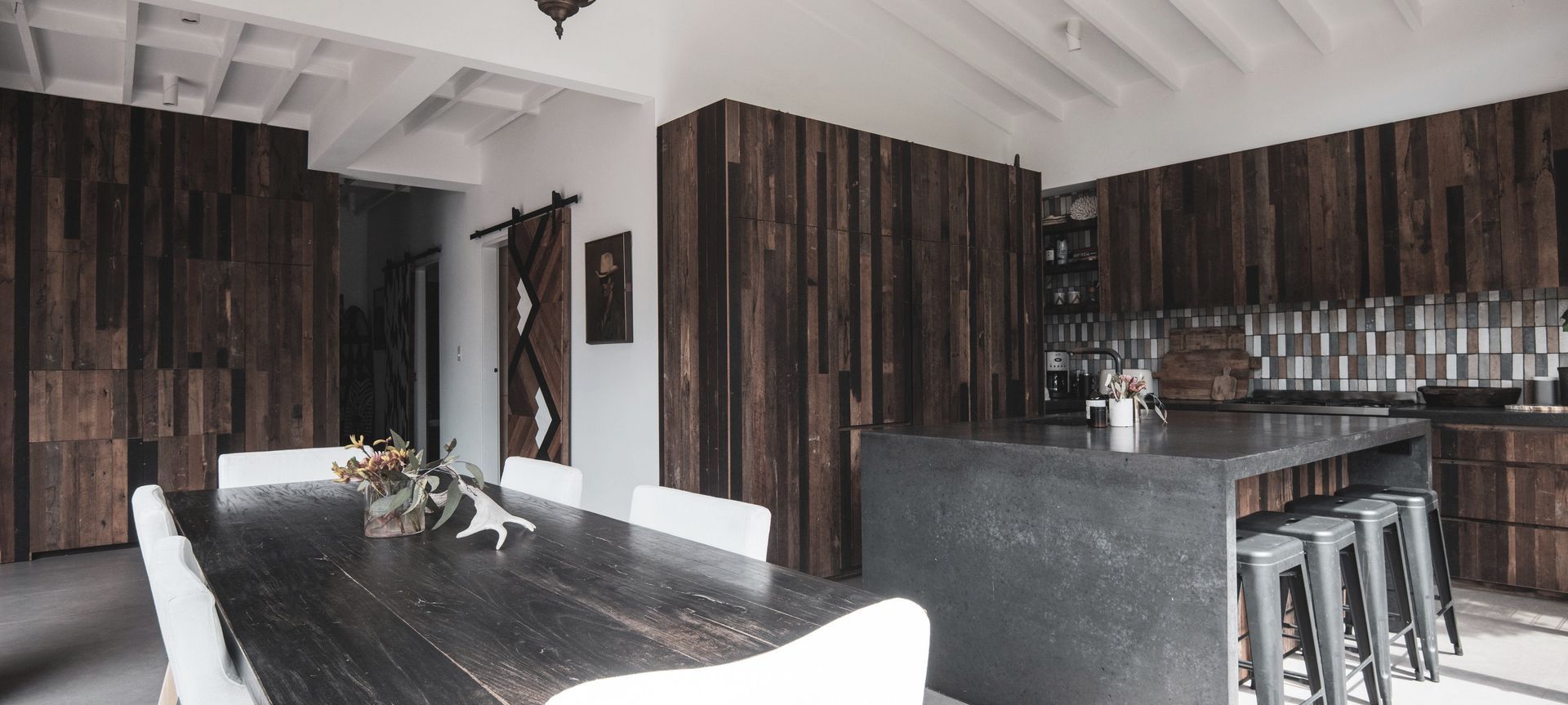 Feature image photography by @jamieblakey and @ronnieblakey | Cabinetry by @magicaxe