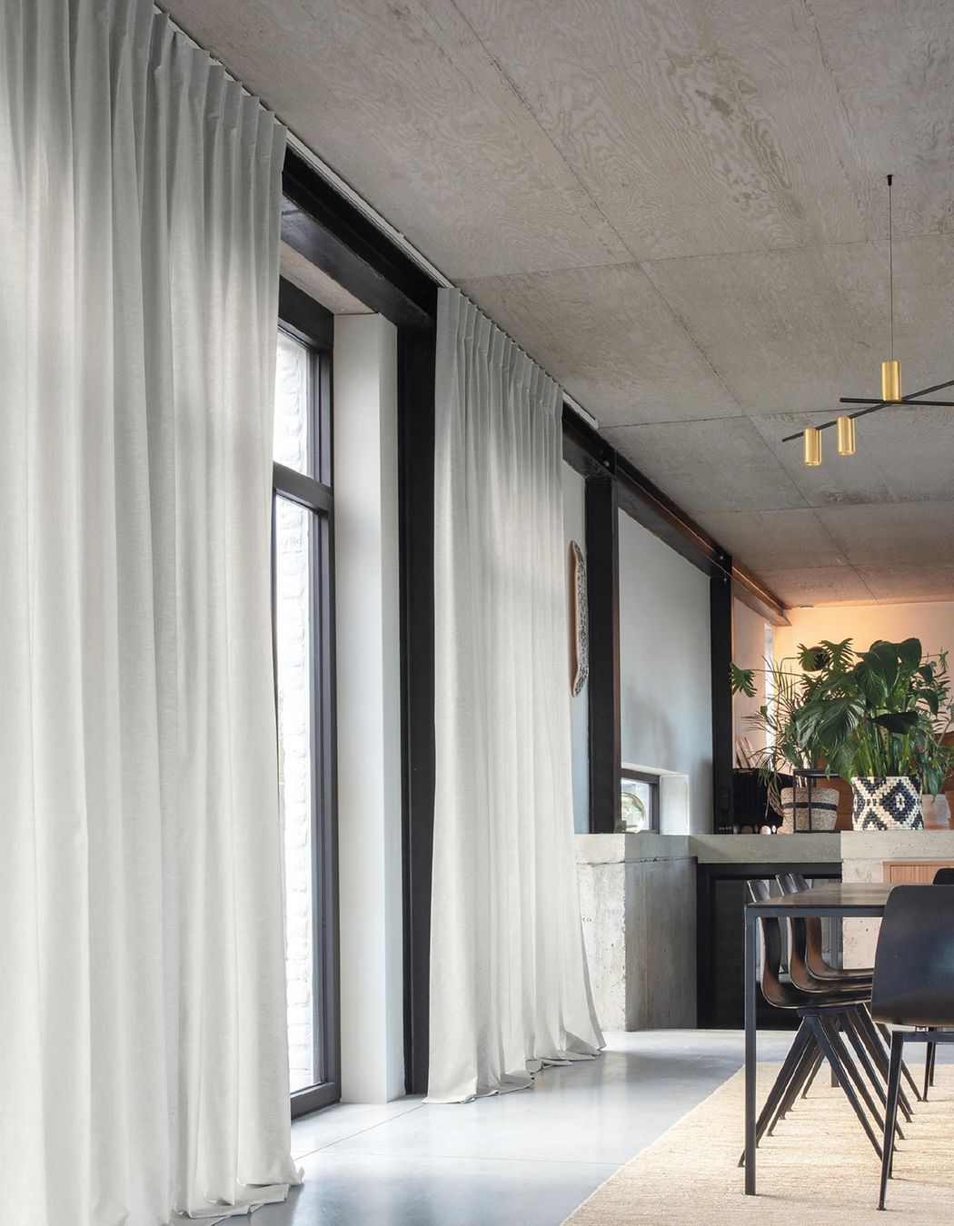 Top Fixed Track. Fabric: James Dunlop, Charlton