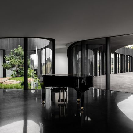 Curved, pivot and descending – the windows of tomorrow’s high-end homes