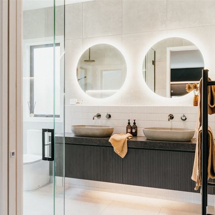 How to choose the best bathroom vanity lights for your space