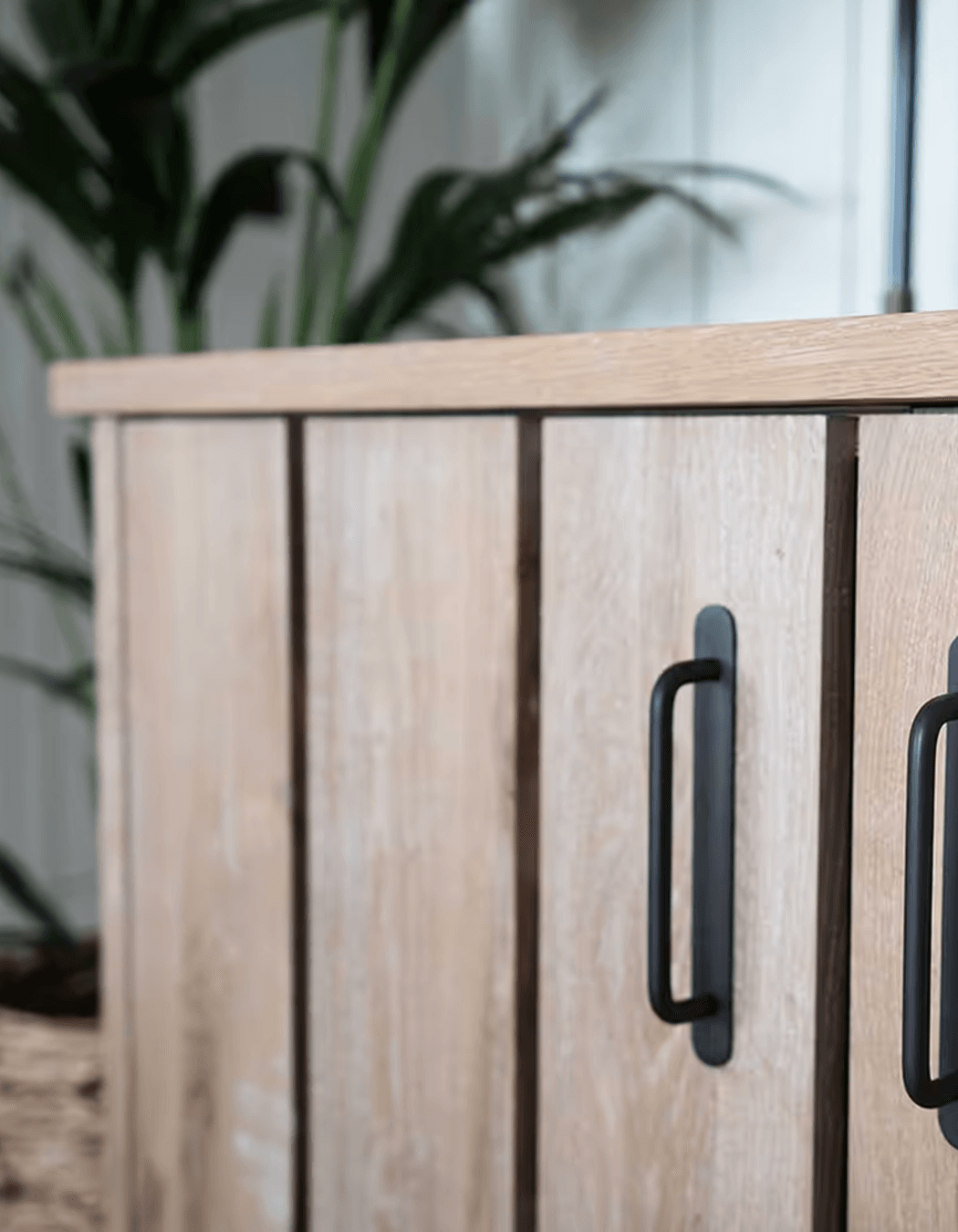 The Kilburn Handle can be easily retrofitted to existing door panels due to the handy backplate that covers holes.