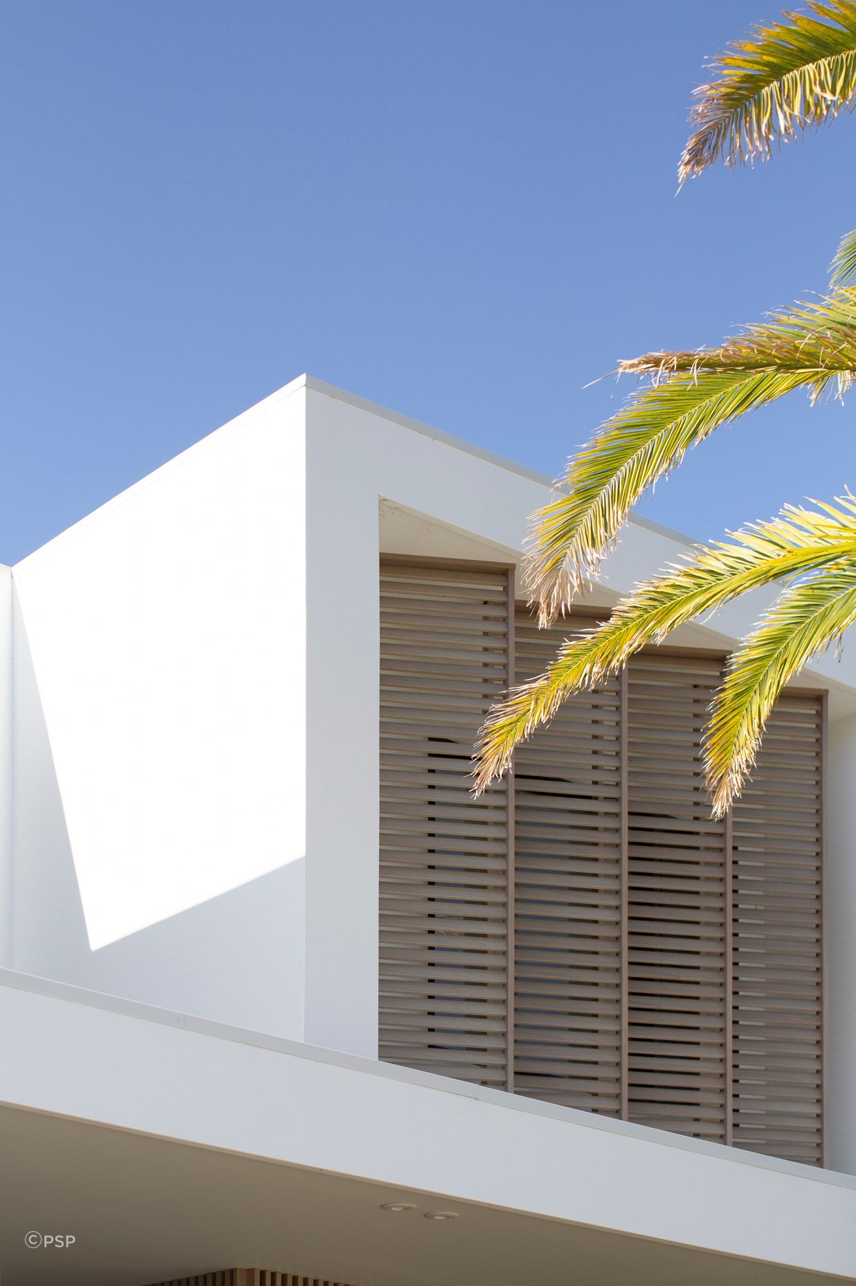 The feedback from architects on Archi-Line is they like the versatility of it with different angles/profiles available, amount of colours/wood grain options as well as being able to be used in the interior and on the exterior.