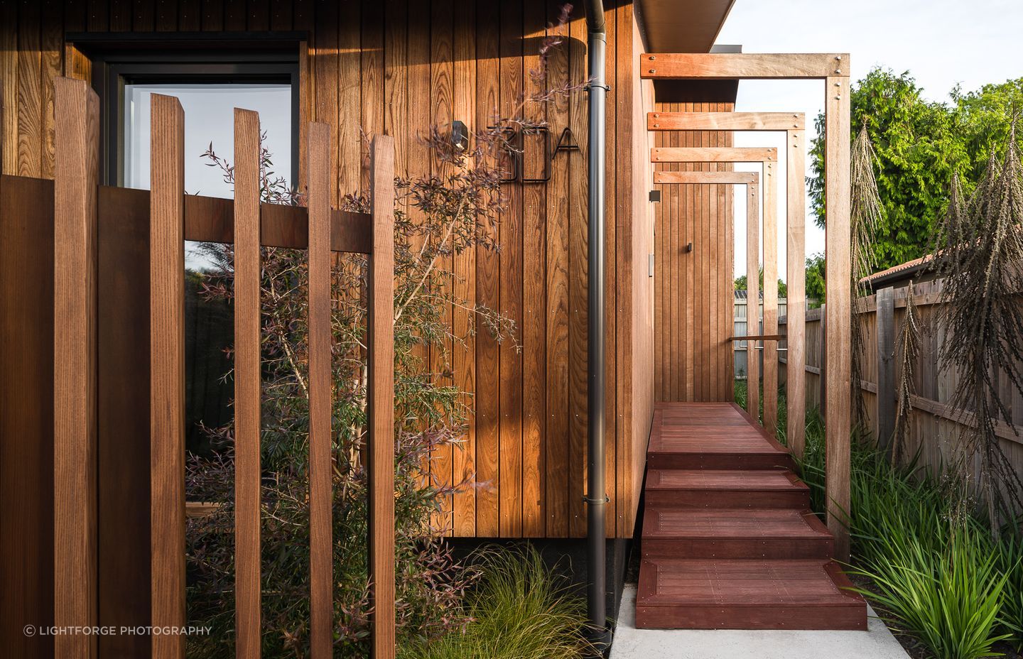 The residential project, designed by Bob Burnett Architecture and built by Dan Saunders Construction, celebrates the natural beauty of timber.