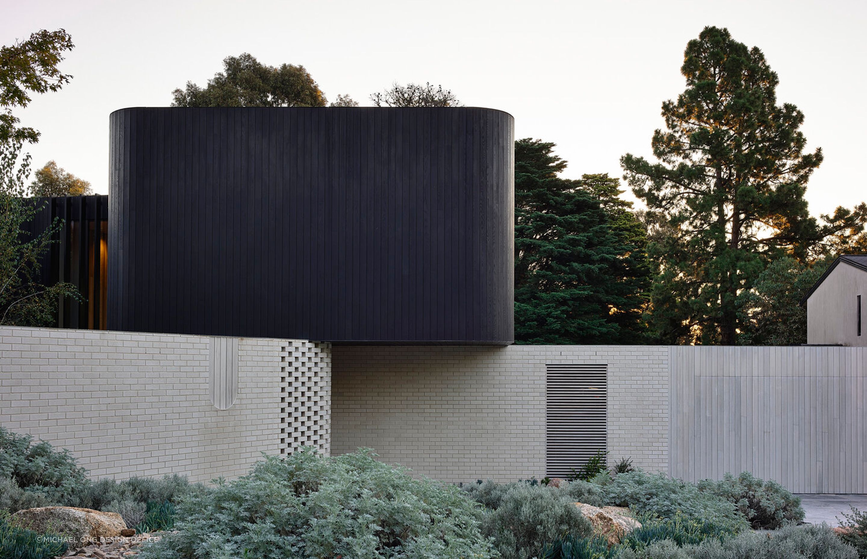 Brimar House, one of the many breathtaking brick homes in Australia - Photography: Derek Swalwell