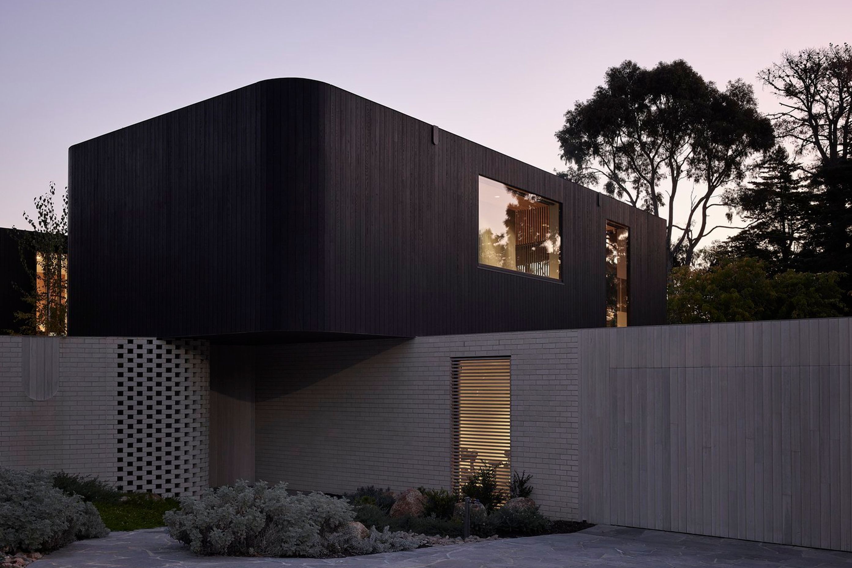Brimar House is nothing short of a mesmerising interpretation of a contemporary brick home in Australia - Photography: Derek Swalwell