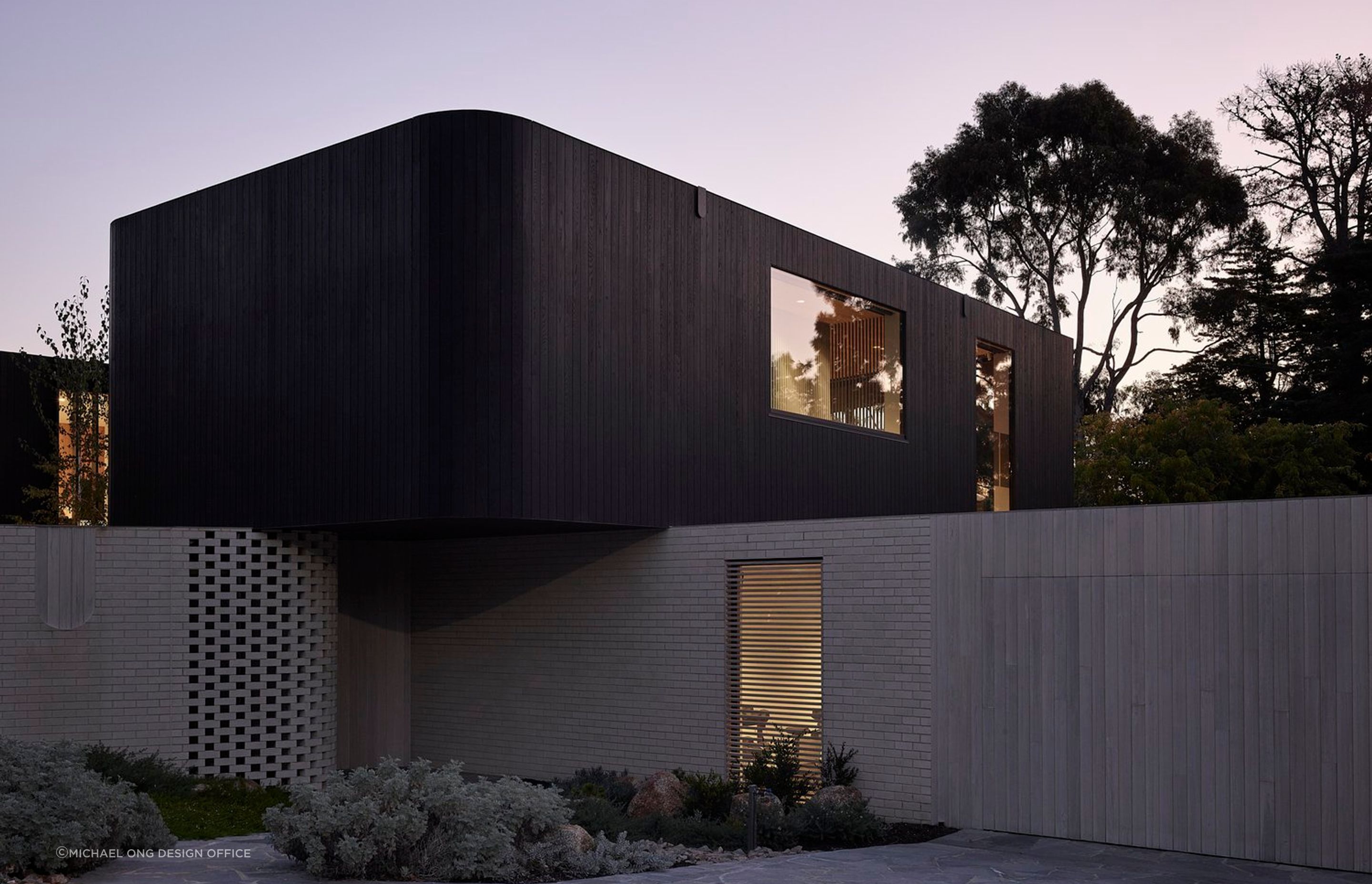 Brimar House is nothing short of a mesmerising interpretation of a contemporary brick home in Australia - Photography: Derek Swalwell