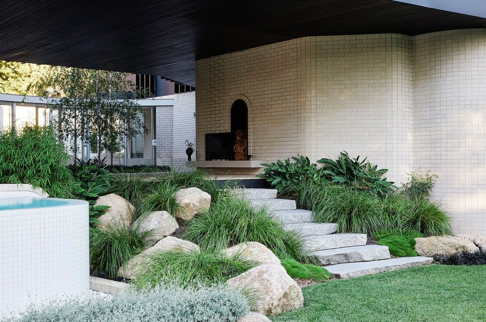 Contours grace the home at every turn, demonstrating the versatile that brick can offer when put in the right hands - Photography: Derek Swalwell