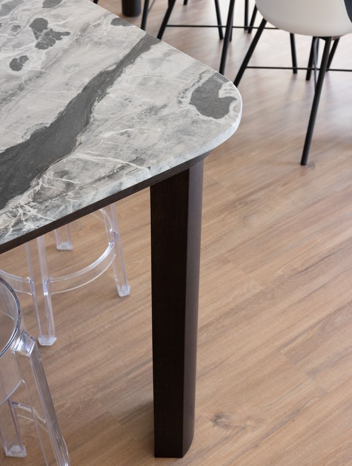 WISE Wood offers a collection of realistic timber visuals paired with the unique cork-rigid-core. The cork is a 100% sustainable material derived from the back of a cork oak tree.