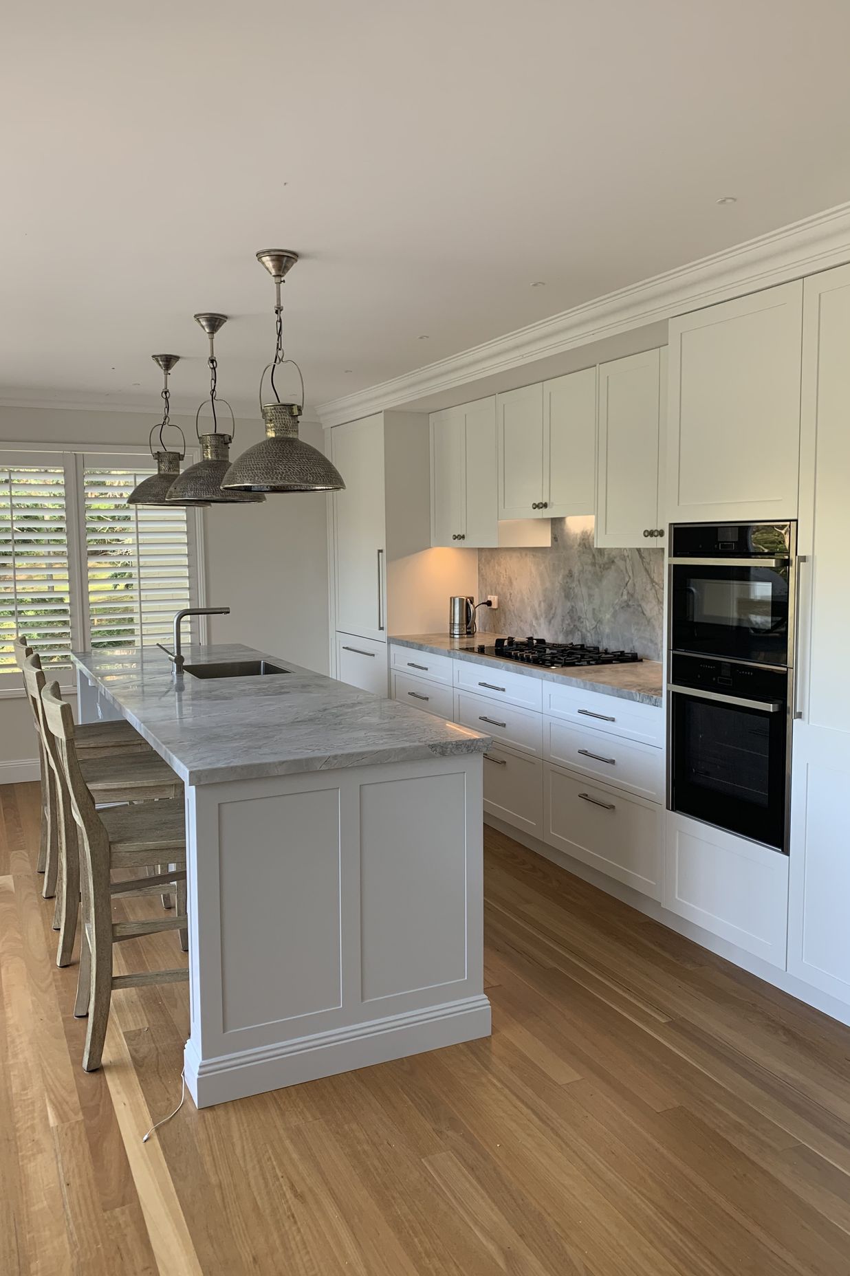 Modern Hampton kitchen by JPC Kitchens