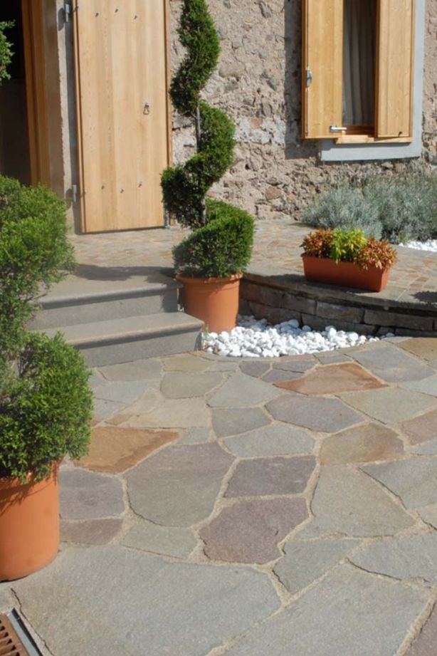 Natural-Stone-Trends-in-Cobblestone-Driveways08.jpg
