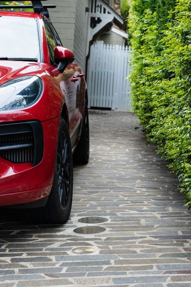 Natural-Stone-Trends-in-Cobblestone-Driveways10.jpg