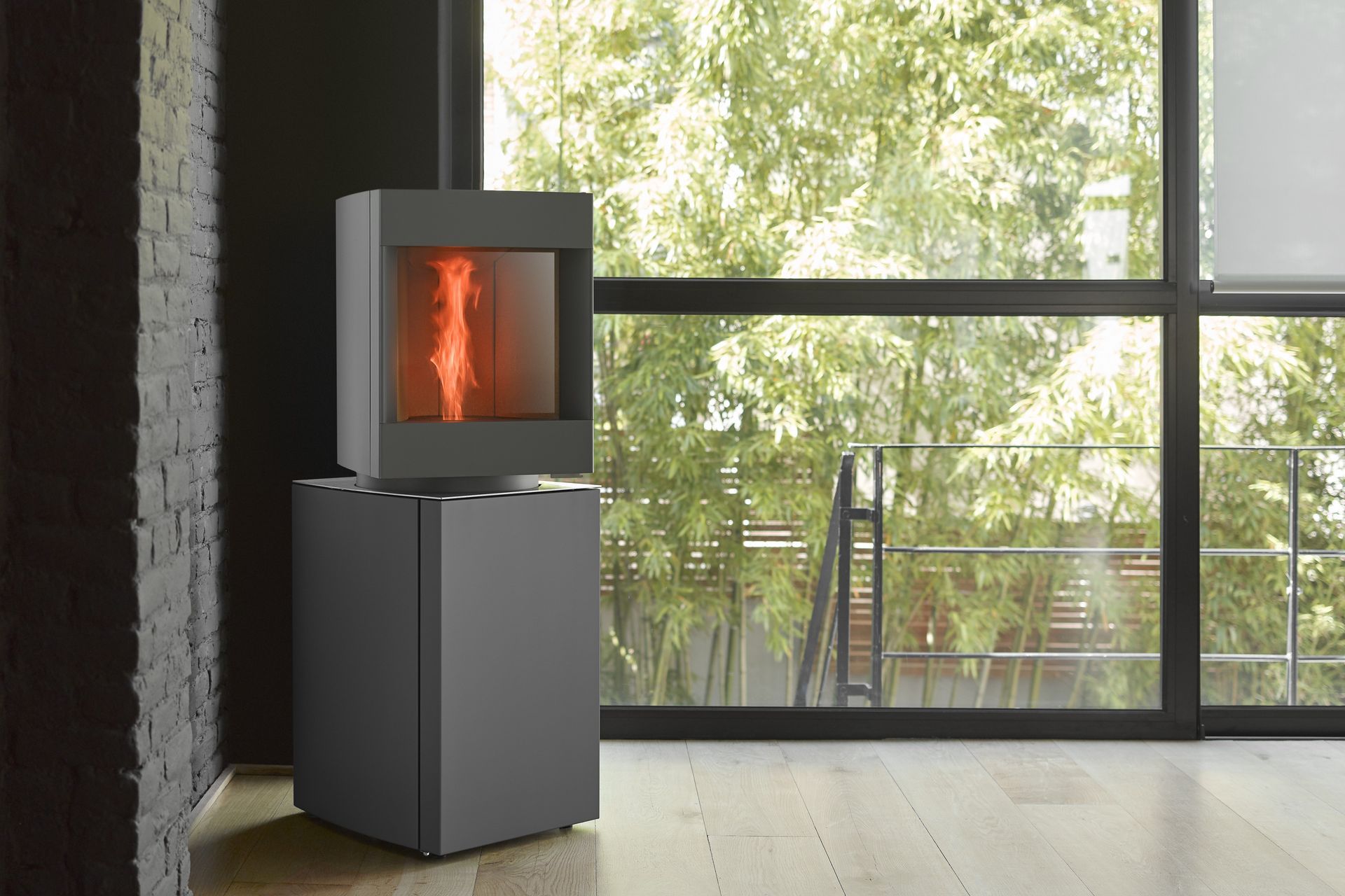 The award winning Stûv P-10 pellet freestanding fire comprises two distinct sections: at the top is a real fire, designed to show off the flames, while underneath there is a stock of wood pellets and the technical components.