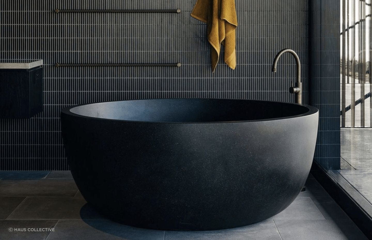 Its handcrafted, timeless form makes the Romeo freestanding bath an exquisite choice for the modern home.