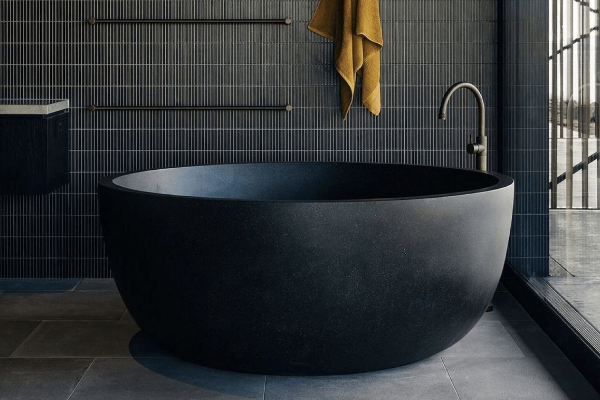 Its handcrafted, timeless form makes the Romeo freestanding bath an exquisite choice for the modern home.