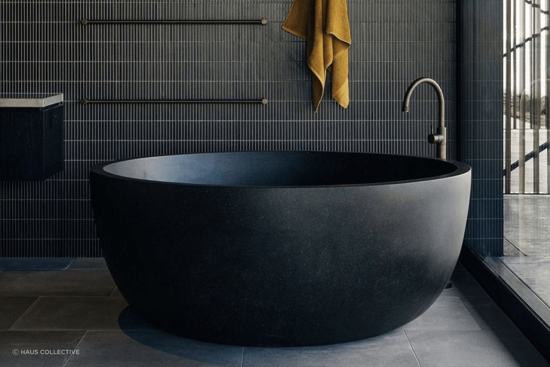 Its handcrafted, timeless form makes the Romeo freestanding bath an exquisite choice for the modern home.
