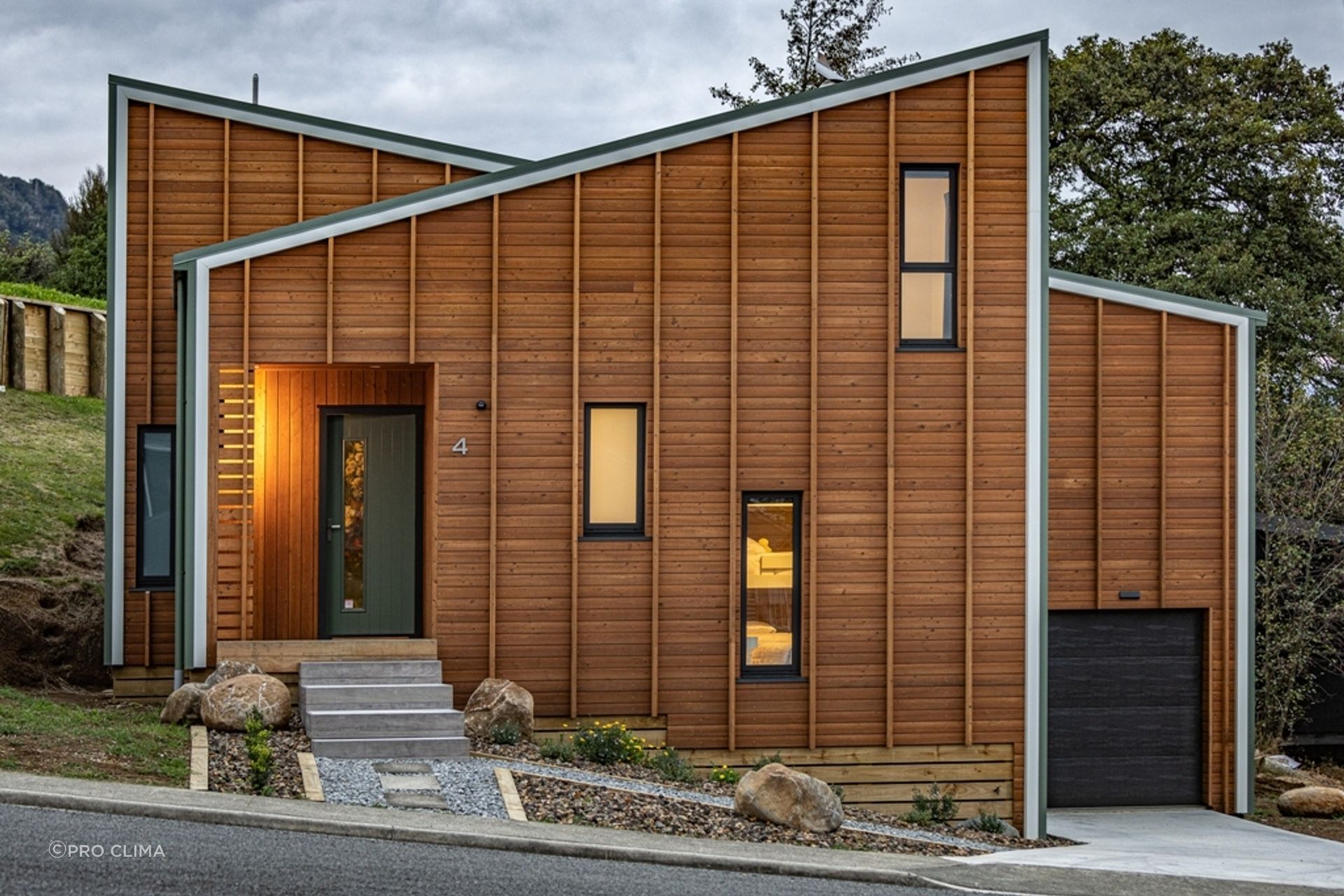 Sitting pretty at the bottom of Mt. Ruapehu, this home utilises Pro Clima INTELLO PLUS to maximise thermal insulation whilst controlling internal moisture