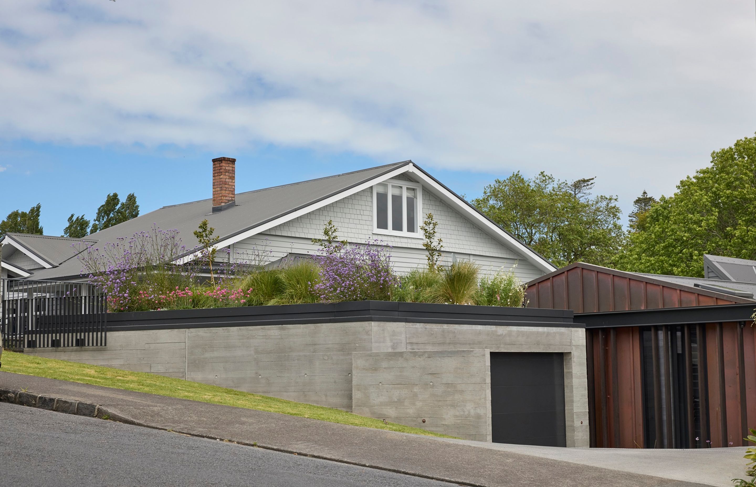 Sitting 1.5 meters above the footpath, the roof-top garden features perennial plants that blossom soft pinks, blues, purples and whites throughout the warmer seasons.