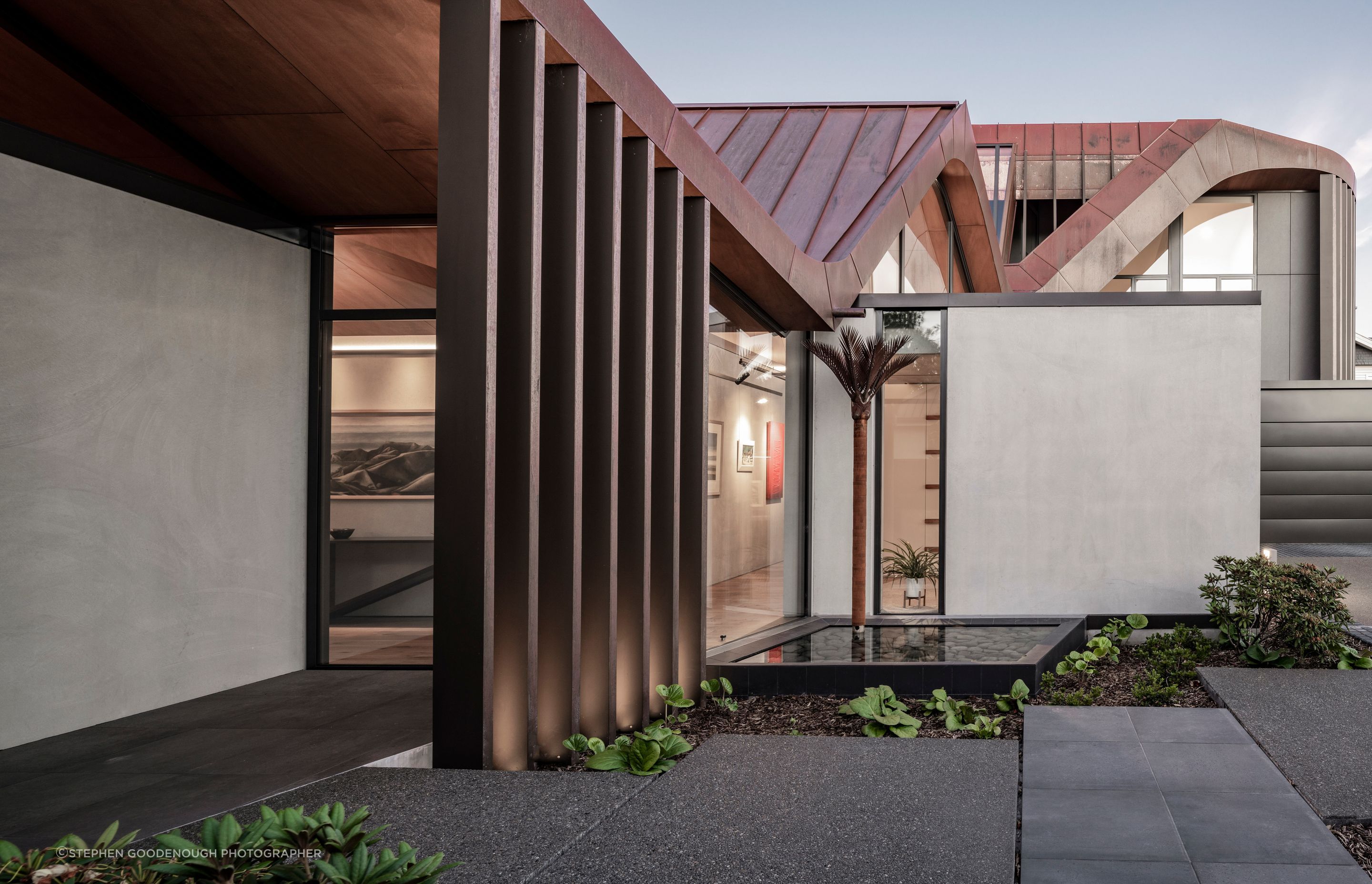 The 651 oxide colours the standard aggregate concrete to a soothing pale grey in the spectacular Concrete Copper house in Christchurch.