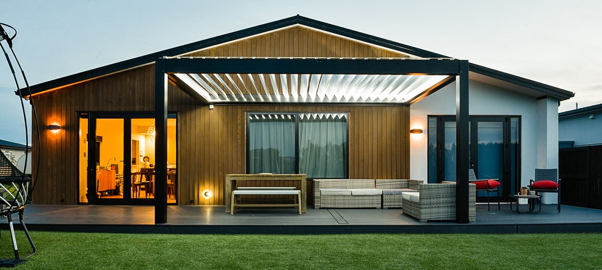 An incredible Opening Louvre roof by NZ Louvres features on this gorgeous St Paul's Property.