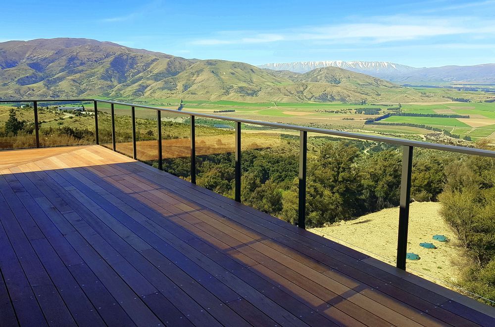 A semi frameless glass balustrade by Provista Balustrade Systems gives a clean and modern look, opening this deck up to the views.