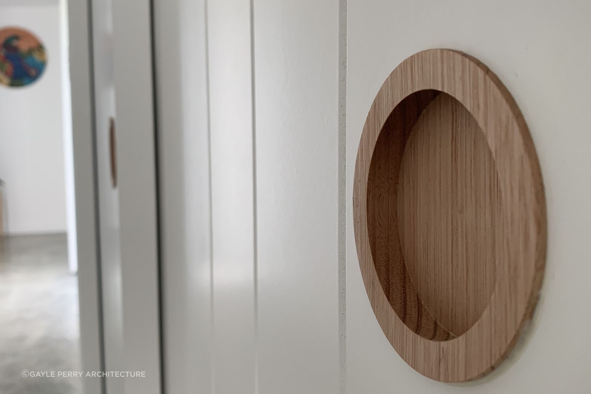 The Setto Round Handle is a classic inset pull handle designed to sit flush with the frame of your door or drawer.