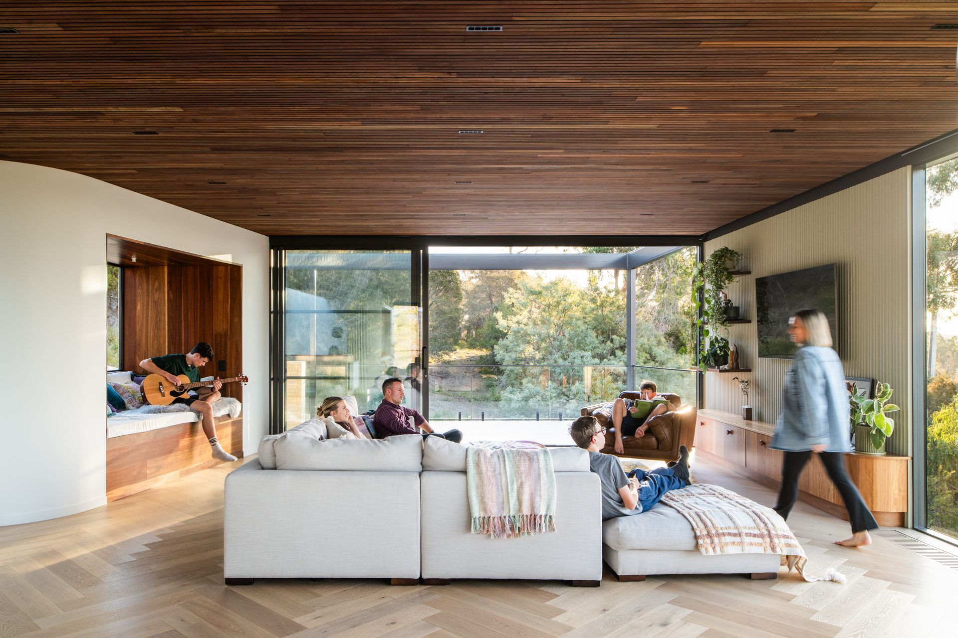 The Commercial Series Stacker Door connects the living area with the outdoors.