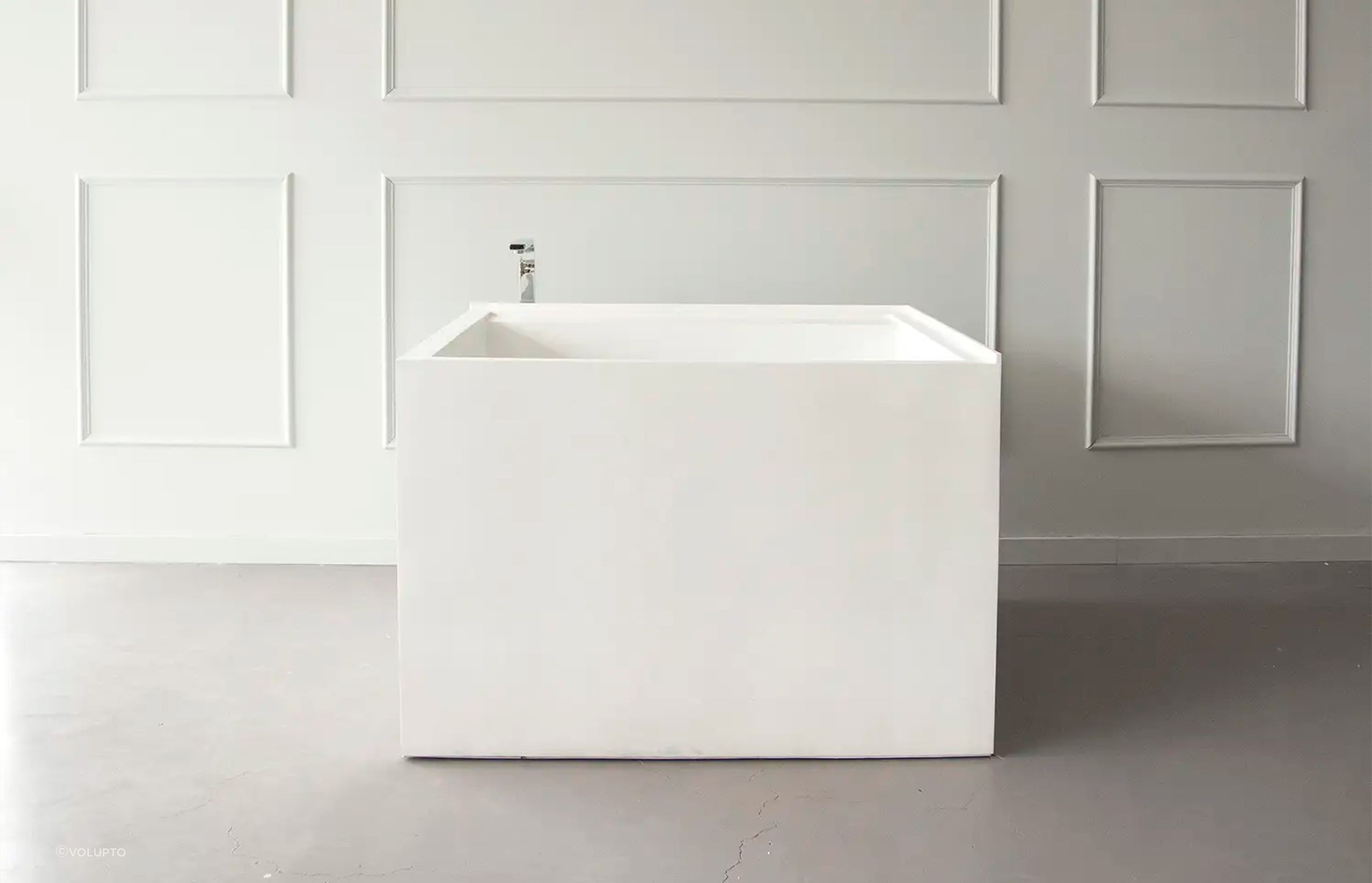 The Japanese Composite Stone Bath from Volupto offers an incredible array of customisable features including options for seating, colours and bespoke dimensions.