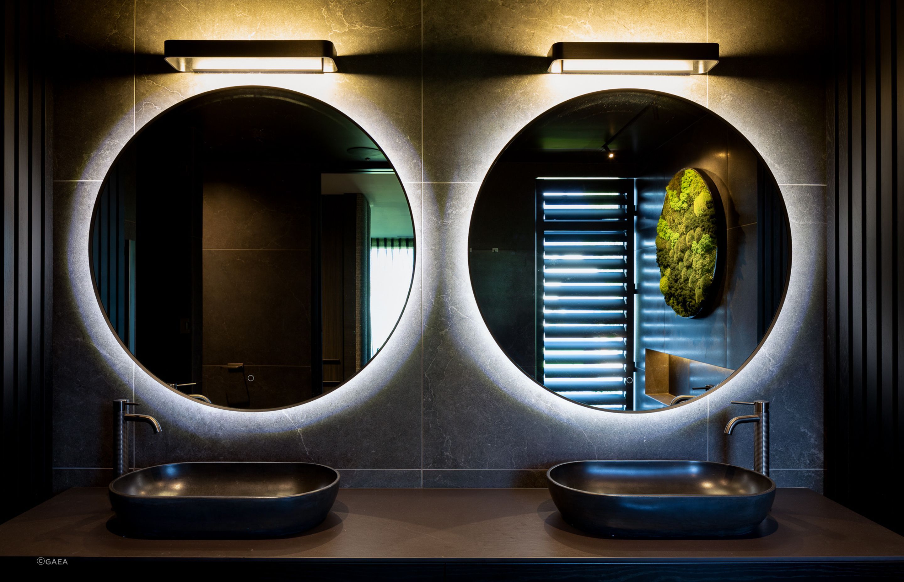 Always entrust professionals, especially where complex elements are involved, flawlessly showcased in this bathroom in Queenstown - Photography: Marina Matthews