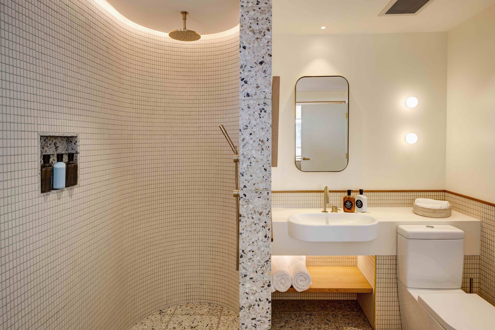Task and indirect lighting optimise the guest experience in the Surf Hotel