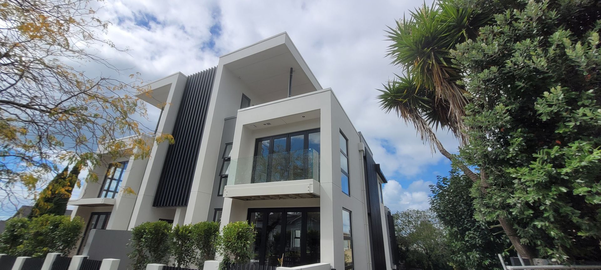 These Takapuna apartments are clad with lightweight concrete from Resene Construction Systems.