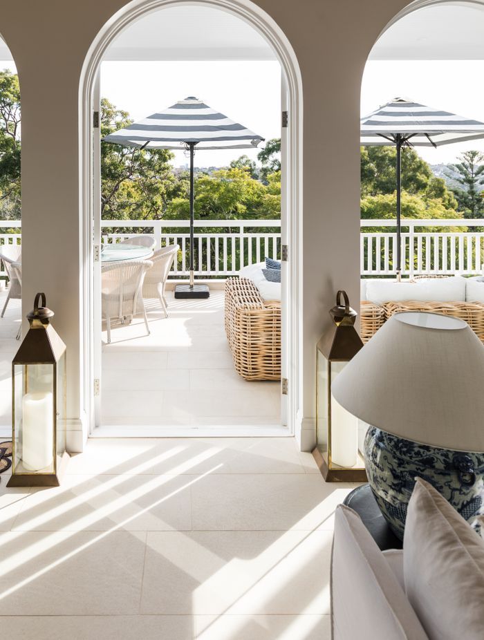 Reminiscent of sandy beach-scapes, Tavira Limestone combines elegance with a relaxed, coastal ambience.