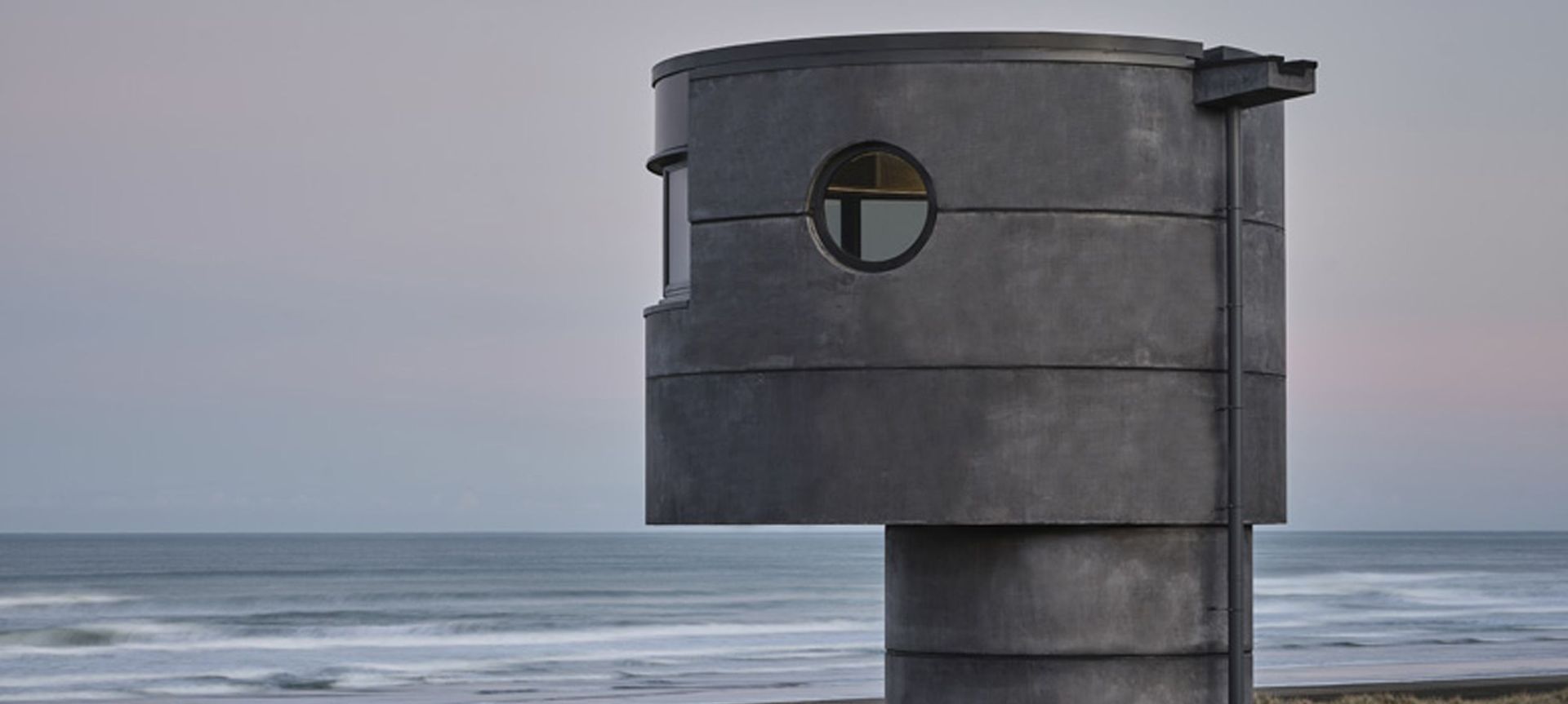 Te Pae’s cantilevered upper level, staring out to sea. | Photographer: Sam Hartnett