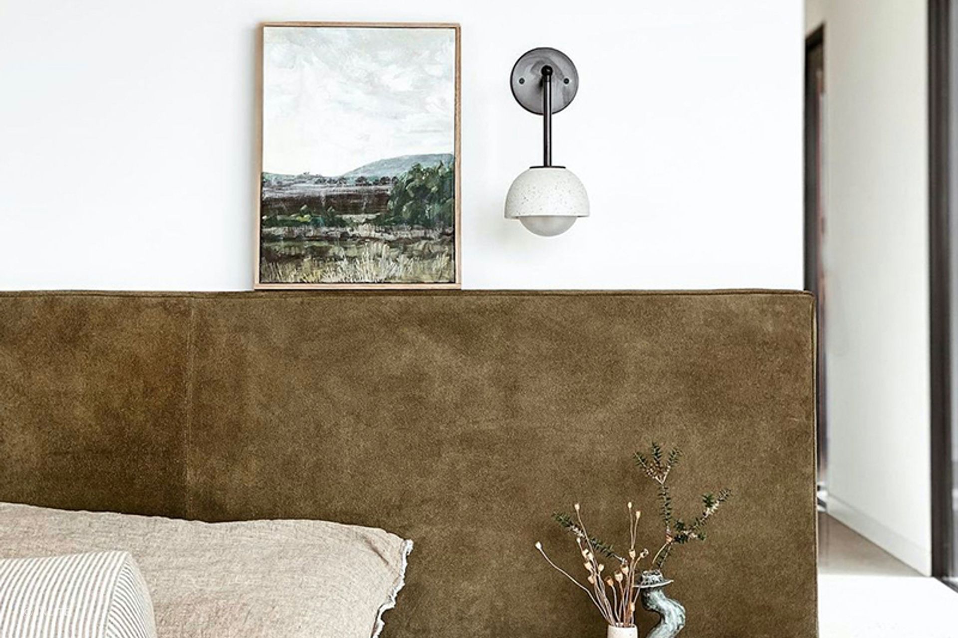 Options like the Terra 0 Long Articulating Wall Light show how wall lighting can work with art and ornamental pieces