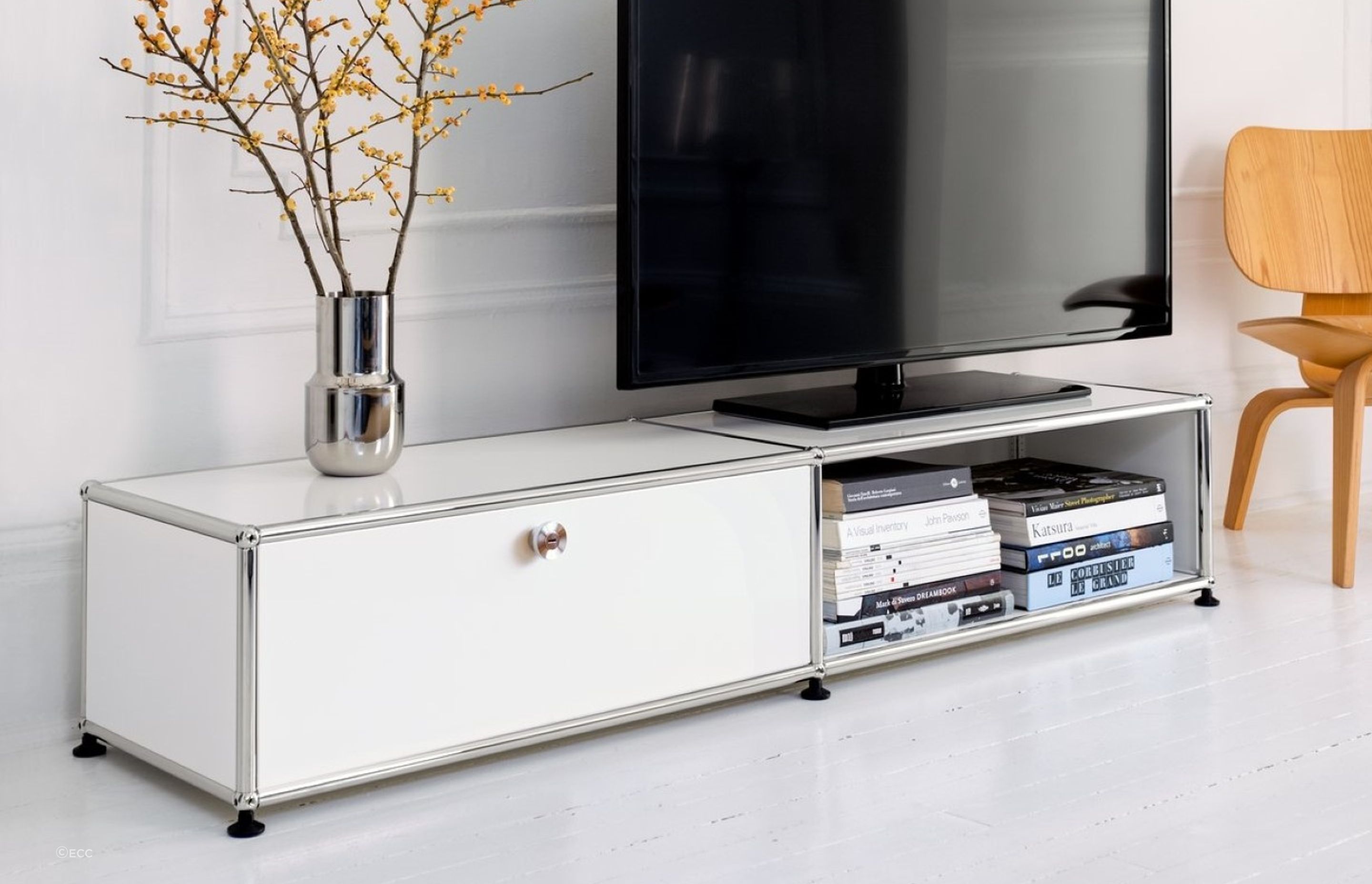 Sleek, contemporary and vibrant — the USM Haller Entertainment Unit.